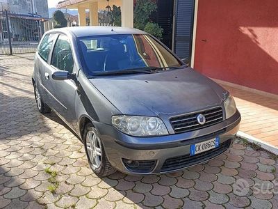 Usata Fiat Punto 75 CV (55 kW) 2004 Blu Utilitaria