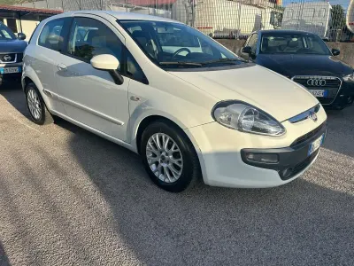 Usata Fiat Punto Evo Dynamic 75 CV (55 kW) 2010 Bianco Utilitaria