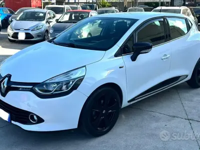 Begagnad Renault Clio IV Zen 75 HK (55 kW) 2016 Vit Sedan