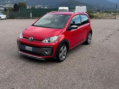 Begagnad VW up! 60 HK (44 kW) 2019 Röd Halvkombi
