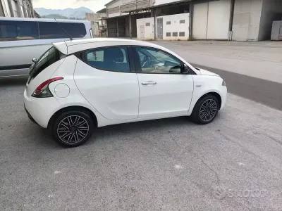Usata Lancia Ypsilon 60 CV (44 kW) 2018 Bianco Utilitaria