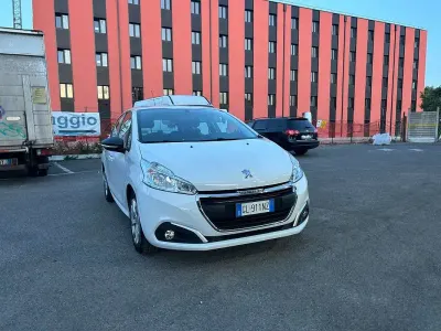 Usata Peugeot 208 Access 82 CV (60 kW) 2018 Bianco Utilitaria
