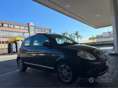 Usata Lancia Ypsilon 60 CV (44 kW) 2010 Nero Utilitaria