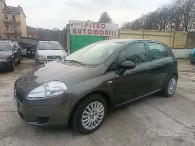 Usata Fiat Grande Punto Dynamic 75 CV (55 kW) 2010 Beige Utilitaria