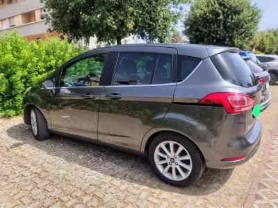Usata Ford B-MAX Titanium 75 CV (55 kW) 2015 Grigio Monovolume