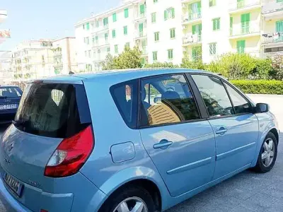 Usata Renault Scénic Dynamique 106 CV (77 kW) 2007 Monovolume