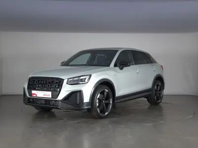 Nuova Audi Q2 2026 Argento cavo metallizzato SUV
