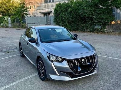 Usata Peugeot 208 Allure 101 CV (74 kW) 2023 Argento Utilitaria