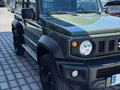 Usata Suzuki Jimny 102 CV (75 kW) 2021 Verde SUV
