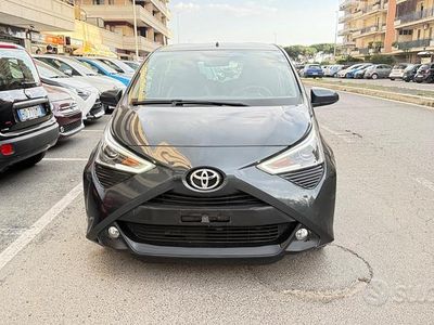Usata Toyota Aygo Connect Style 72 CV (52 kW) 2021 Grigio Utilitaria