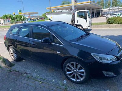 Usata Opel Astra Cosmo 110 CV (80 kW) 2012 Nero Station wagon