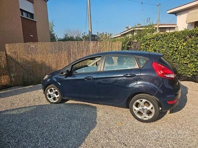 Usata Ford Fiesta Titanium 82 CV (60 kW) 2011 Blu Utilitaria