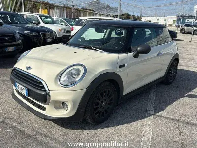 Usata Mini ONE 74 CV (54 kW) 2015 Argento Utilitaria