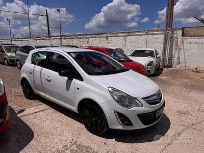 Usata Opel Corsa 75 CV (55 kW) 2012 Bianco Berlina
