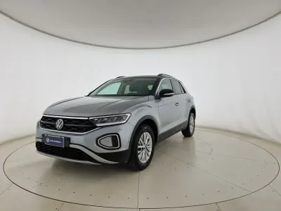 Usata VW T-Roc Life 110 CV (80 kW) 2023 Pyrit silver metallizzato nero SUV