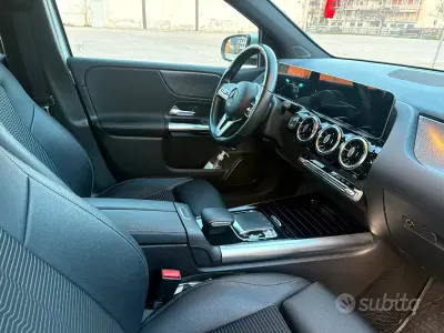 Usata Mercedes B180 136 CV (100 kW) 2019 Grigio Utilitaria