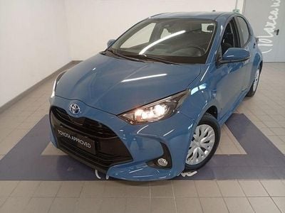 Blu/azzurro Usata 2022 Toyota Yaris Hybrid Active Berlina | 16.900 € (Buon prezzo)