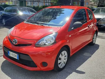 Usata Toyota Aygo 68 CV (50 kW) 2013 Rosso Utilitaria