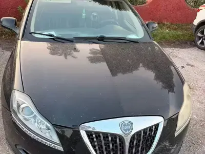 Begagnad Lancia Delta 2009 Svart Halvkombi