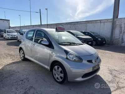 Usata Toyota Aygo Sol 68 CV (50 kW) 2008 Grigio Utilitaria