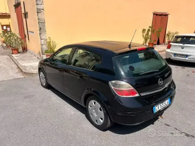 Usata Opel Astra 101 CV (74 kW) 2005 Nero Berlina