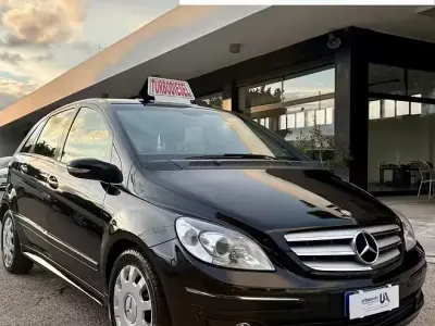 Usata Mercedes B200 140 CV (102 kW) 2008 Nero Monovolume