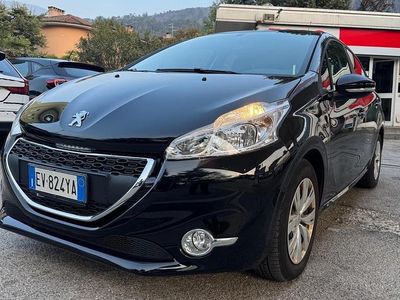 Usata Peugeot 208 Allure 92 CV (67 kW) 2014 Nero Utilitaria