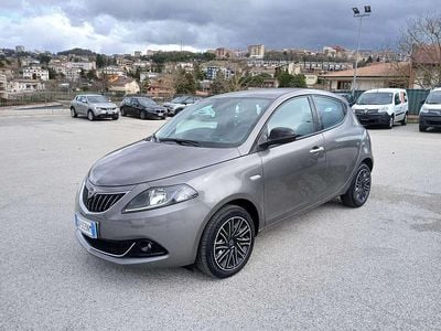 Usata Lancia Ypsilon Gold 69 CV (50 kW) 2023 Grigio Utilitaria