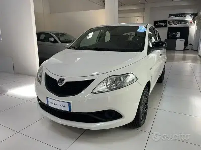 Usata Lancia Ypsilon Gold 69 CV (50 kW) 2018 Bianco Utilitaria