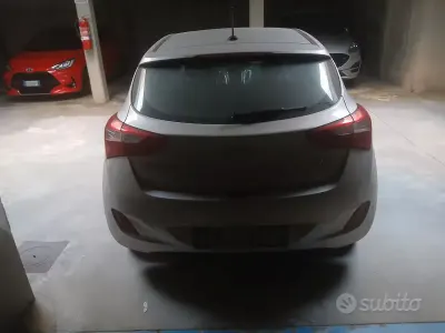 Usata Hyundai i30 128 CV (94 kW) 2013 Grigio Utilitaria
