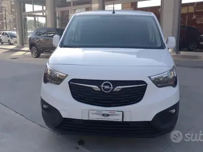 Usata Opel Combo Edition 102 CV (75 kW) 2021 Bianco Monovolume