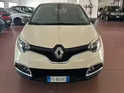 Käytetty Renault Captur 110 HP (80 kW) 2016 Katumaasturi
