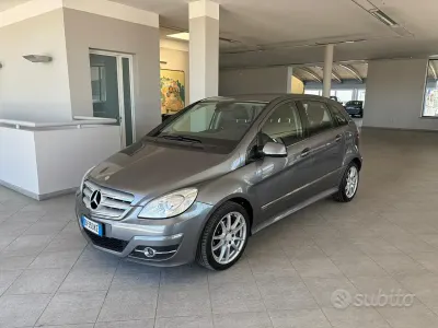 Usata Mercedes 200 140 CV (102 kW) 2008 Grigio Monovolume
