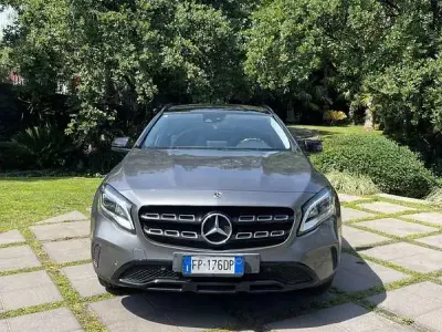 Usata Mercedes GLA200 136 CV (100 kW) 2018 Grigio SUV