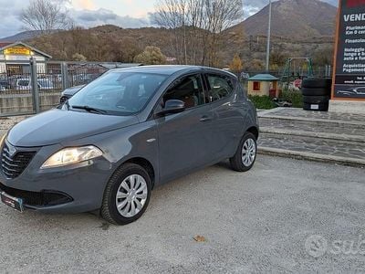 Usata Lancia Ypsilon Silver 85 CV (62 kW) 2014 Grigio Utilitaria