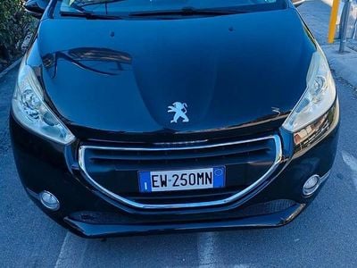 Usata Peugeot 208 Allure 112 CV (82 kW) 2014 Nero Utilitaria