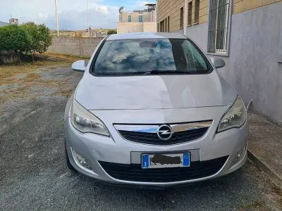 Usata Opel Astra 110 CV (80 kW) 2010 Grigio Berlina