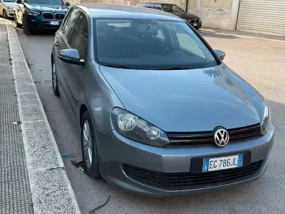 Usata VW Golf VI 105 CV (77 kW) 2011 Grigio Utilitaria