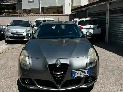 Usata Alfa Romeo Giulietta Distinctive 105 CV (77 kW) 2013 Grigio Utilitaria