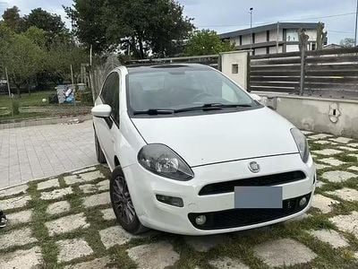 Usata Fiat Punto 77 CV (56 kW) 2012 Bianco Utilitaria