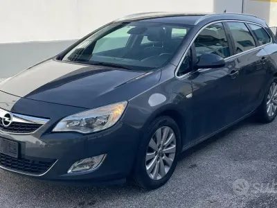 Usata Opel Astra 125 CV (91 kW) 2011 Grigio Station wagon