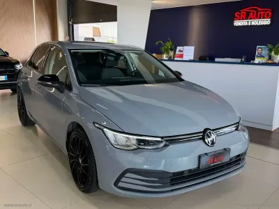 Usata VW Golf VIII Life 110 CV (80 kW) 2021 Grigio Berlina