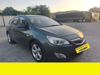 Usata Opel Astra 140 CV (102 kW) 2012 Other Station wagon