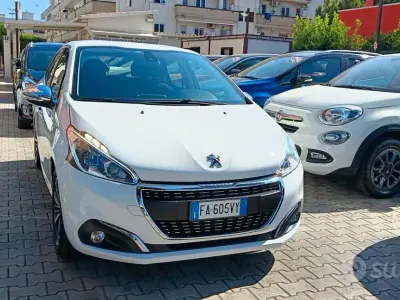 Usata Peugeot 208 Allure 110 CV (80 kW) 2015 Bianco Utilitaria