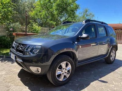 Usata Dacia Duster Lauréate 114 CV (83 kW) 2017 Grigio SUV