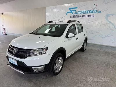 Begagnad Dacia Sandero Prestige 90 HK (66 kW) 2014 Vit Sedan