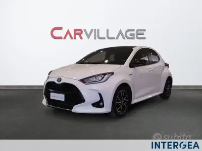 Usata Toyota Yaris Hybrid Lounge 92 CV (67 kW) 2021 Bianco Berlina