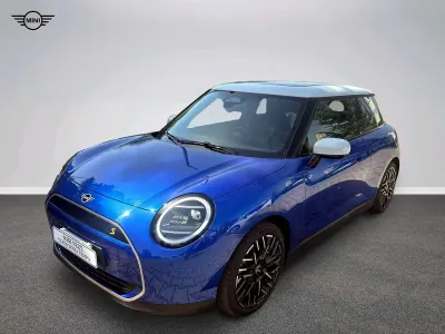 Usata Mini Cooper SE Favoured 160 kW (218 CV) 2025 Blu/azzurro Utilitaria