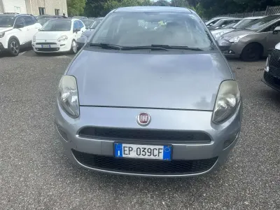 Usata Fiat Punto Lounge 77 CV (56 kW) 2013 Grigio Utilitaria