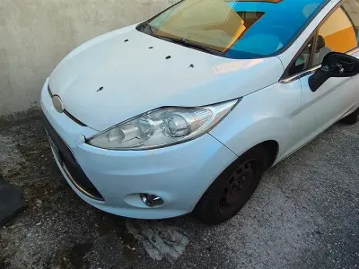 Usata Ford Fiesta 82 CV (60 kW) 2009 Bianco Utilitaria